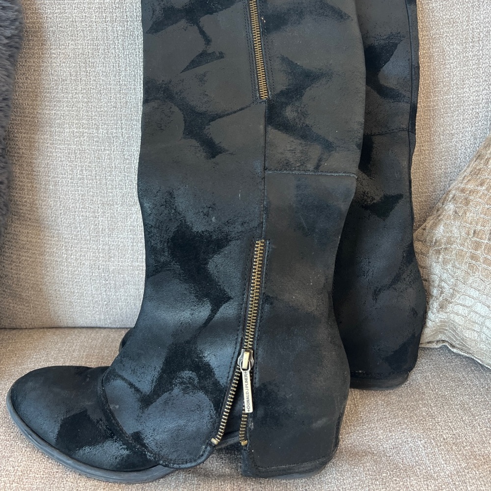 Donald Pliner tall boots size 8.5